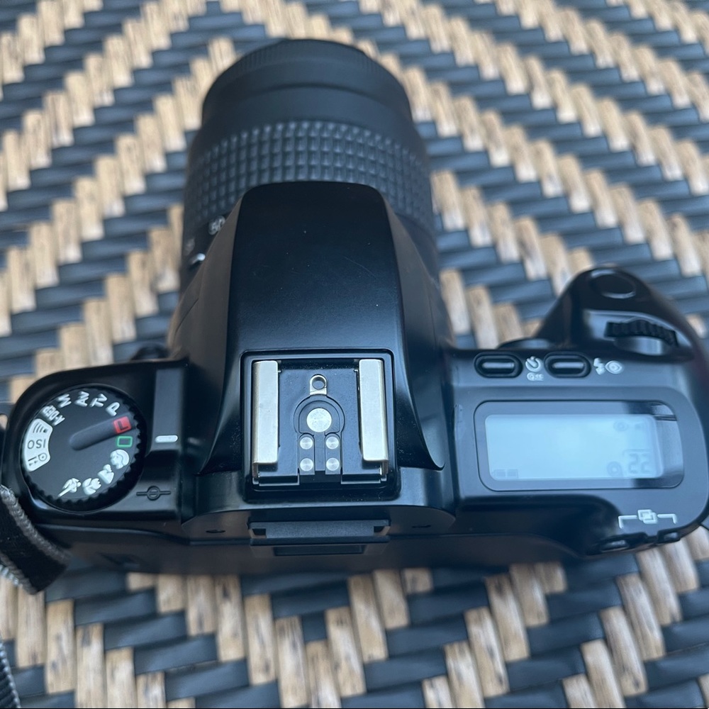 Canon EOS Rebel X S - Picture 6 of 7